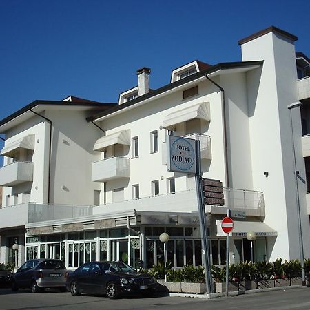 Hotel Zodiaco リド・ディ・イエゾロ エクステリア 写真
