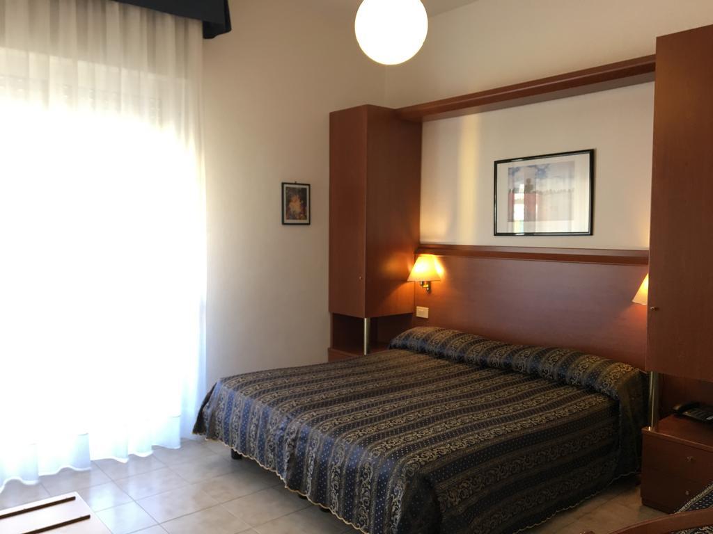 Hotel Zodiaco リド・ディ・イエゾロ エクステリア 写真