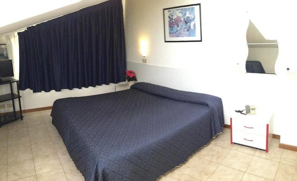 Hotel Zodiaco リド・ディ・イエゾロ エクステリア 写真