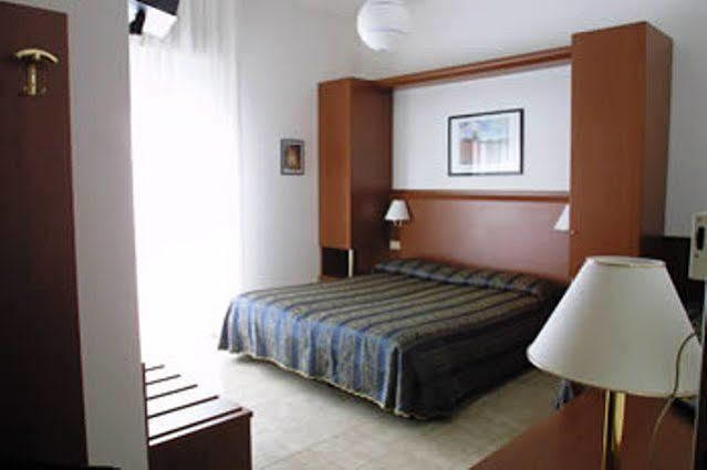 Hotel Zodiaco リド・ディ・イエゾロ エクステリア 写真